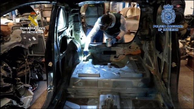 Vehículos en la nave industrial intervenida en Palma en la ‘operación Troleo’.