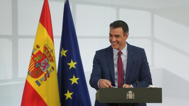 El presidente del Gobierno, Pedro Sánchez, interviene durante un acto de homenaje a la comunidad educativa.