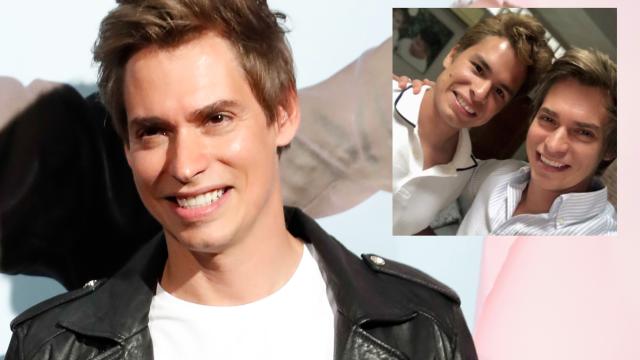 Carlos Baute en montaje de JALEOS junto a su hijo ya reconocido.