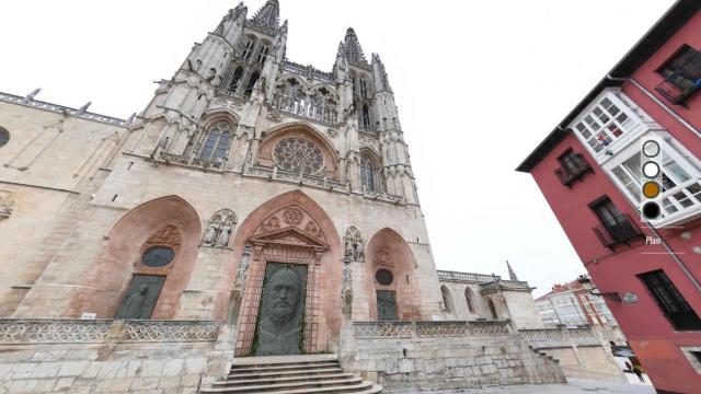 Fachada de Santa María de la catedral gótica.