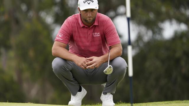 Jon Rahm, concentrado antes de un golpe
