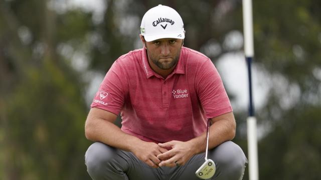 Jon Rahm, concentrado antes de un golpe