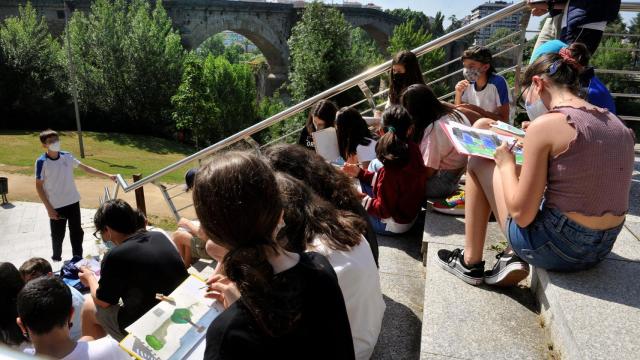 Jóvenes estudiantes en Ourense.