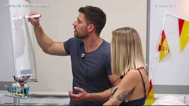 Albert Álvarez narra en ‘Solos’ el acoso escolar que sufrió: “Me pegaban entre cinco”