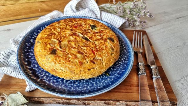 Tortilla de pisto, una receta fácil y ligera de verduras