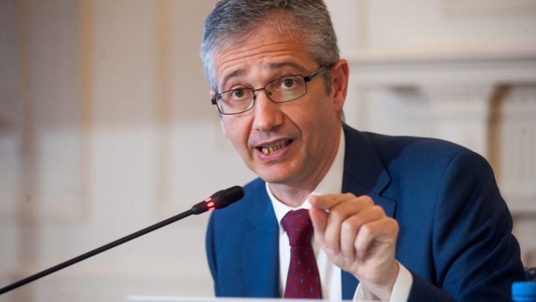 El gobernador del Banco de España, Pablo Hernández de Cos, durante su intervención en el curso de la Apie en Santander.
