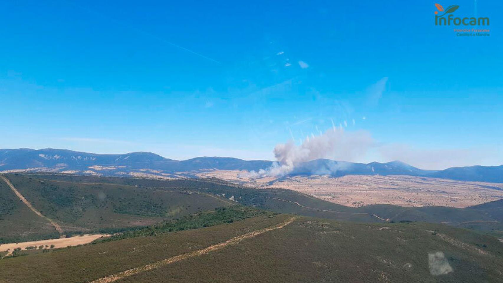 Una imagen del incendio publicada por el Plan INFOCAM en Twitter
