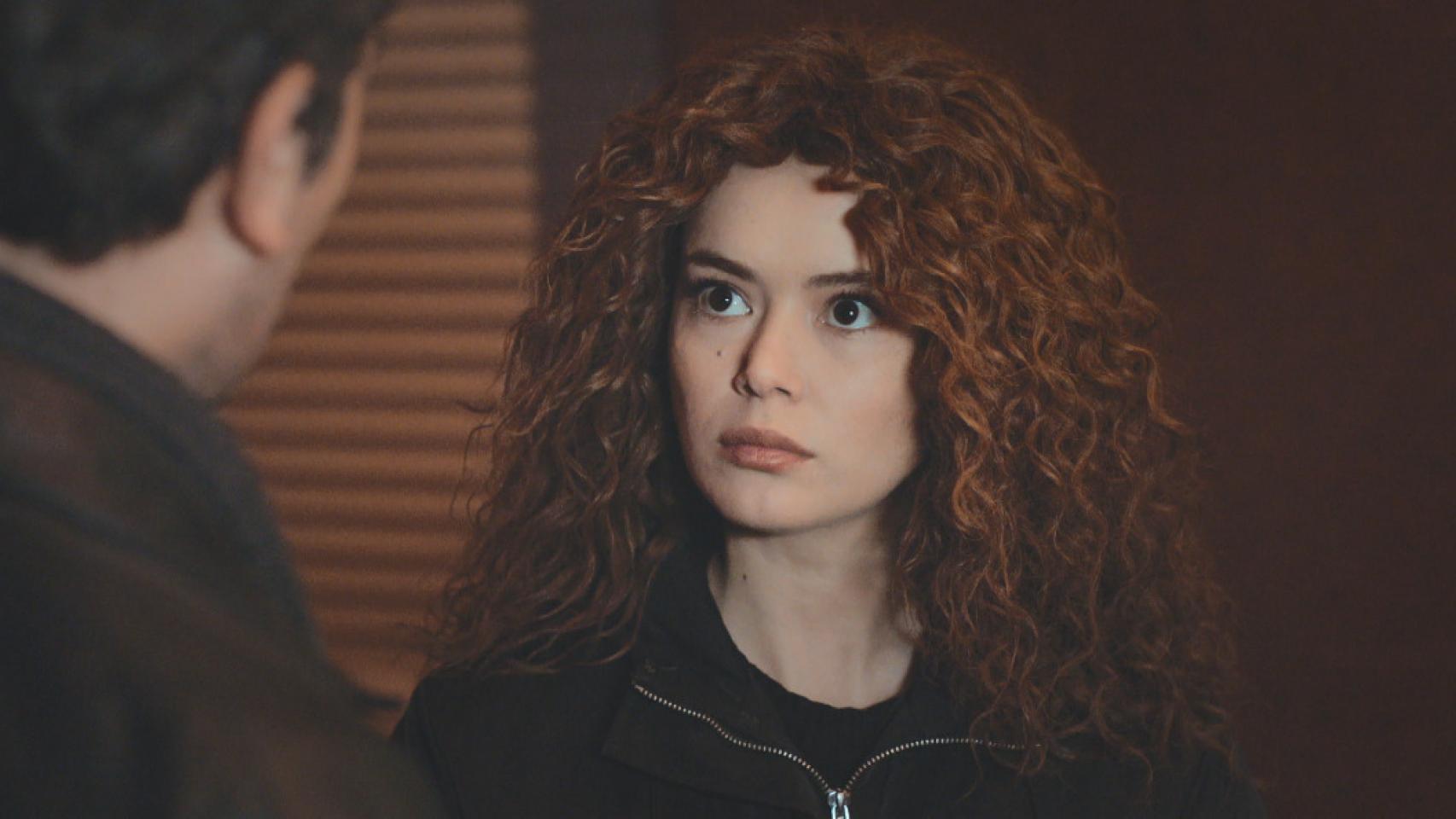 Avance en fotos de 'Mujer': Şirin le confiese su mayor secreto a Arif