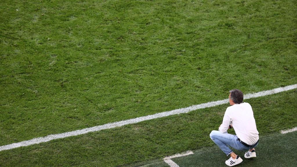 Luis Enrique gesticula y da órdenes durante la prórroga ante Croacia