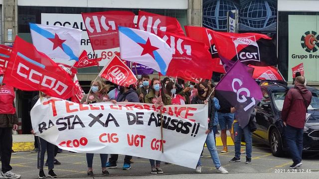 Concentración esta mañana frente a las oficinas de Teleperformance.