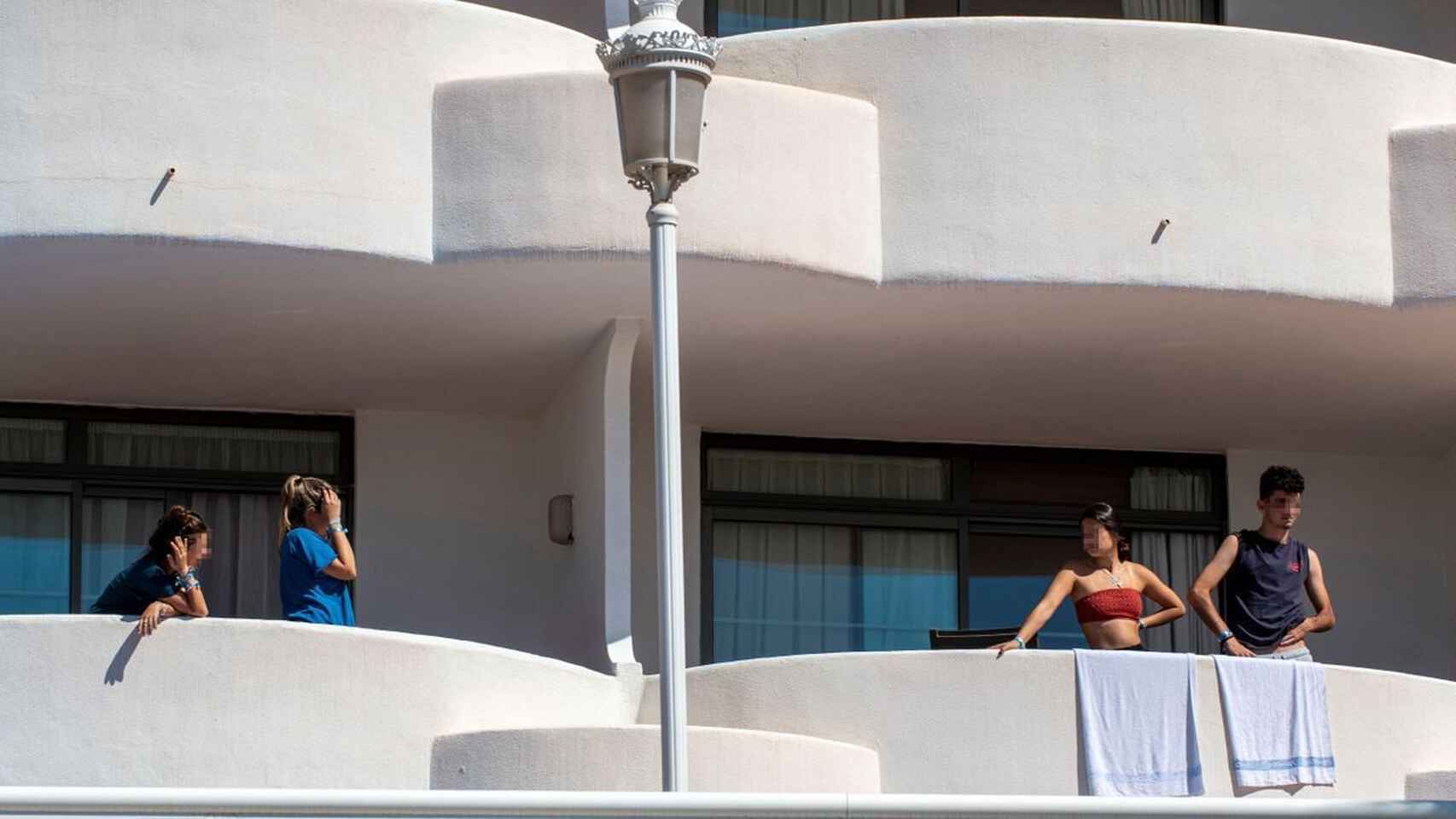 Jóvenes confinados en el Hotel Palma Bellver