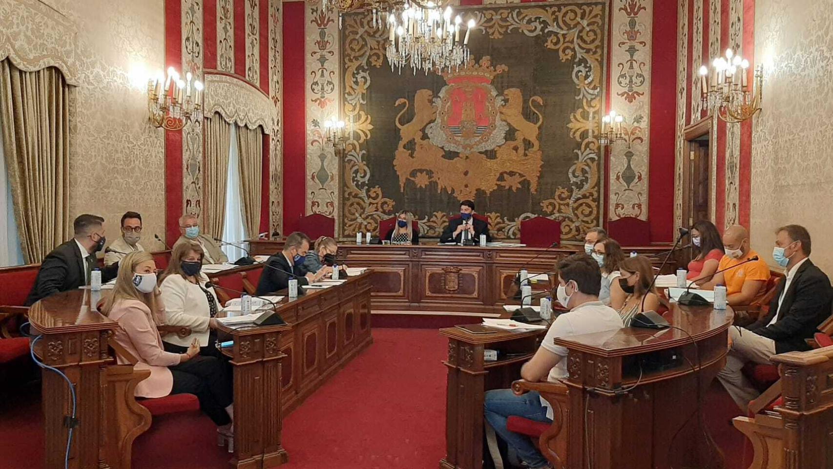 La propuesta de aprobación ha sido respaldada por PP, Ciudadanos y Vox.