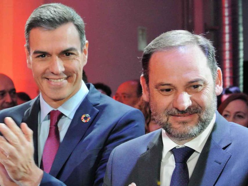 Pedro Sánchez junto a José Luis Ábalos.