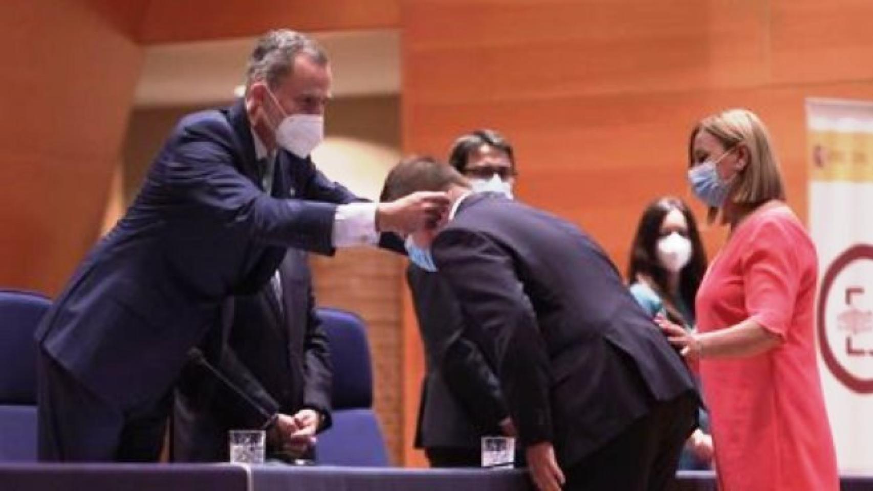 El rey Felipe en la entrega de despachos a los nuevos fiscales