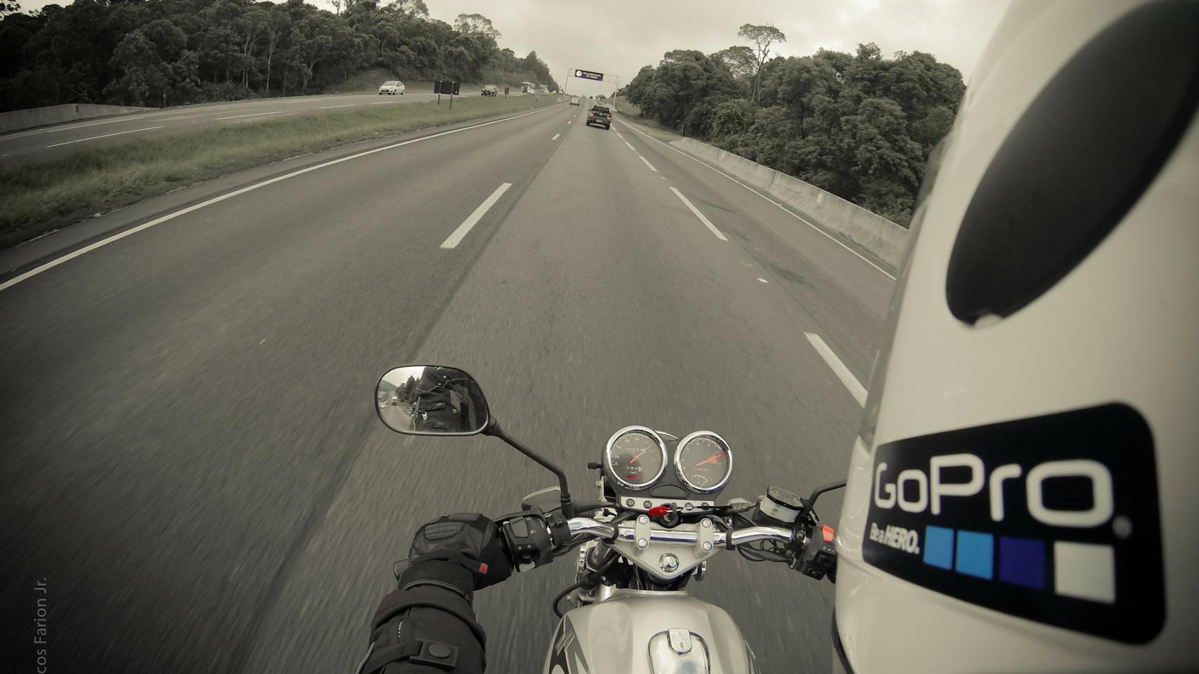 Los mejores consejos para viajar en moto en verano