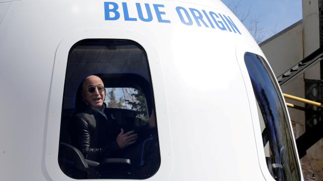 Jeff Bezos dentro de la cápsula New Sephard