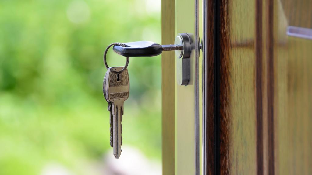 Llave en una cerradura.