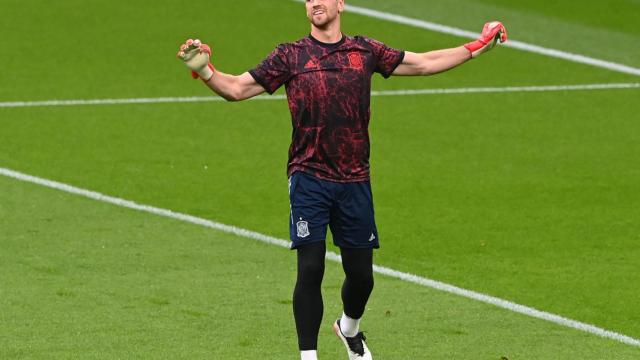 Unai Simón, en el calentamiento previo a la semifinal de la Euro