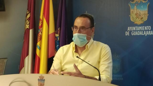 El portavoz municipal de VOX en el Ayuntamiento de Guadalajara, Antonio de Miguel