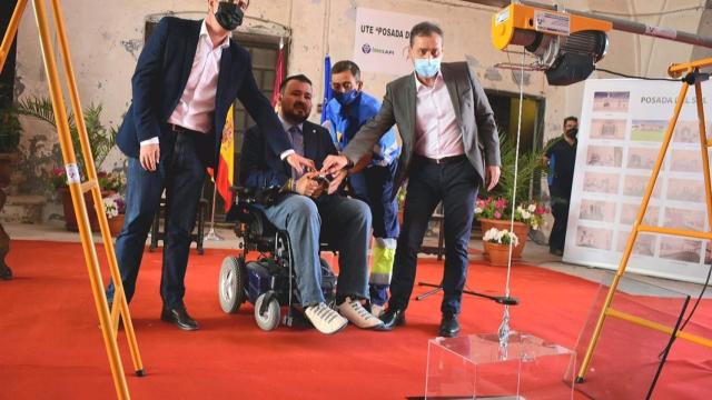 Primera piedra de la rehabilitación de la emblemática Posada del Sol en La Roda