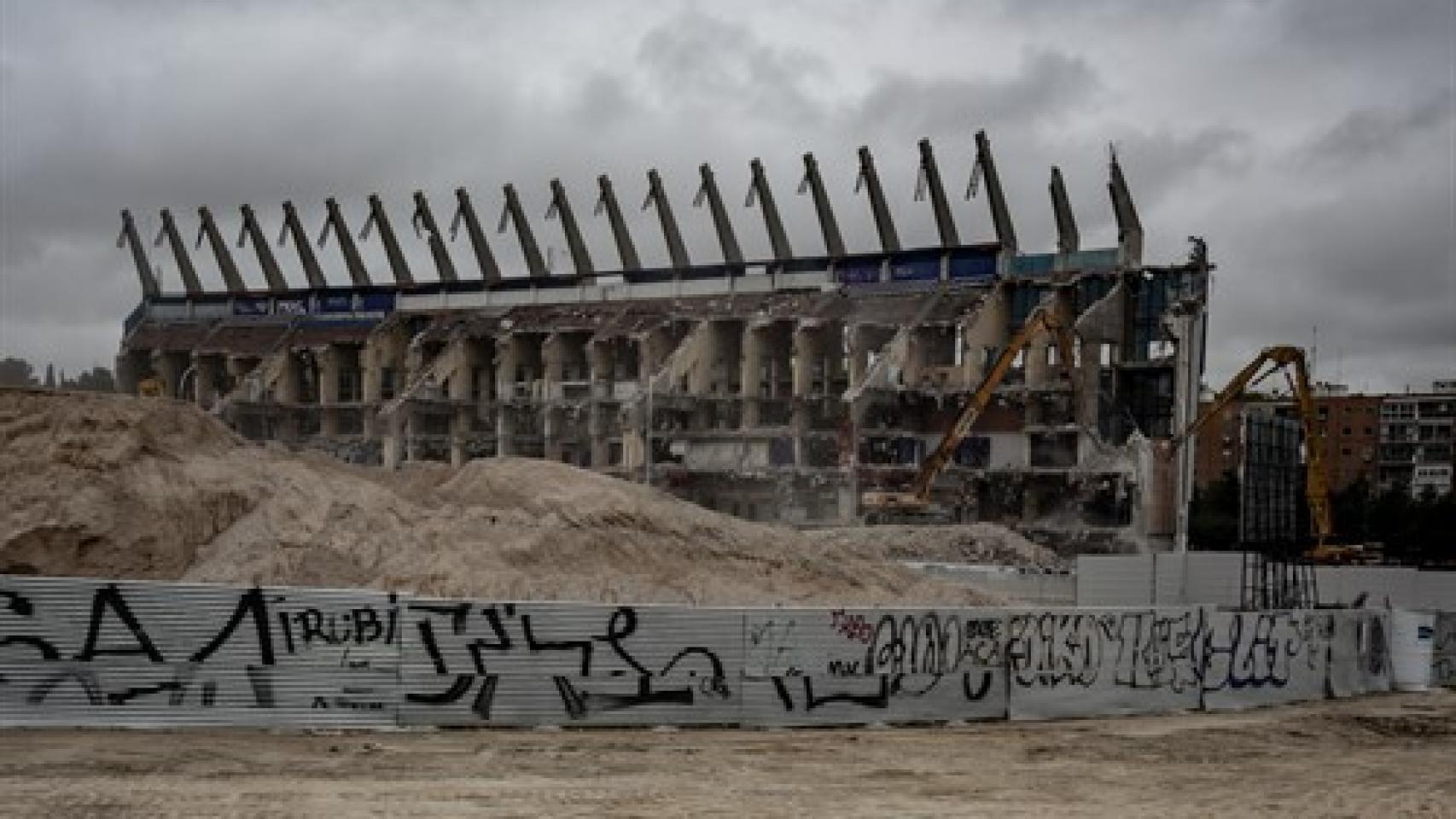 Imagen del Vicente Calderón antes de ser completamente derruido.