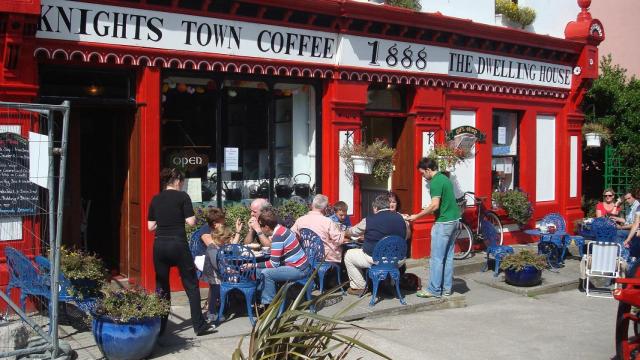 Un bar en una imagen de archivo.