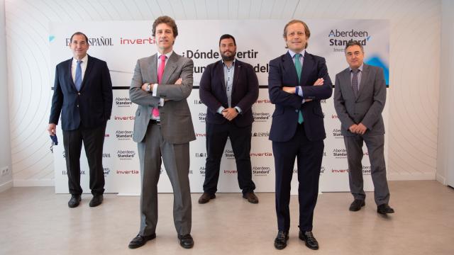 De izquierda a derecha: Santiago Rubio de Casas (CaixaBank); Javier Turrado (Bankinter Gestión de Activos); Rubén Escudero (Invertia); Álvaro Antón (Aberdeen Standard Investments) y Ángel de Benito García (Santander Private Banking).