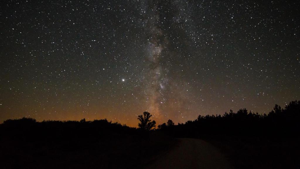 Vista del cielo nocturno desde las islas Cíes.
