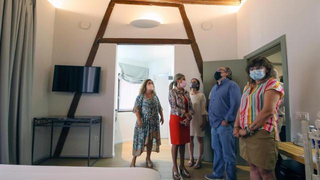 La alcaldesa de Toledo, Milagros Tolón, visita el hotel Posada la Sillería. Foto: Ayuntamiento de Toledo