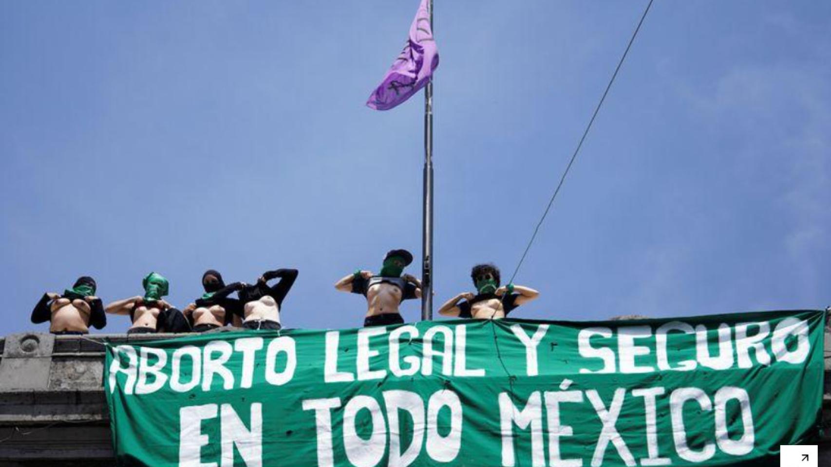 Imagen de archivo de un grupo de feministas en una protesta por el Día Internacional del Aborto Seguro.