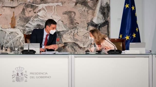 Pedro Sánchez y Nadia Calviño durante un consejo de ministros.