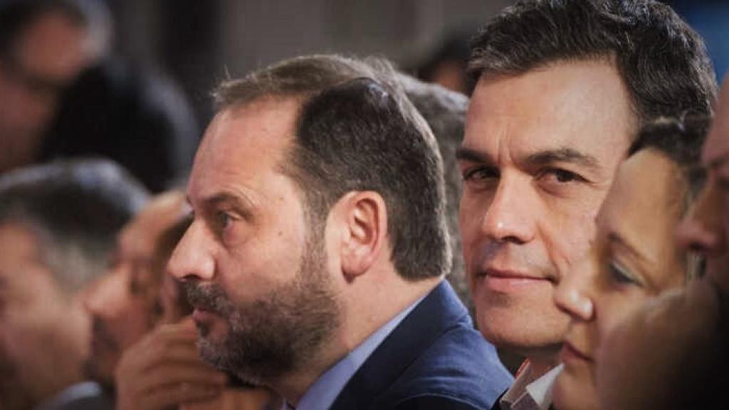 Pedro Sánchez junto al ex secretario de Organización del PSOE, José Luis Ábalos.