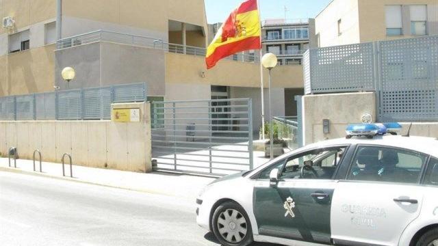 Puesto de la Guardia Civil de Santa Pola donde se presentó la denuncia.
