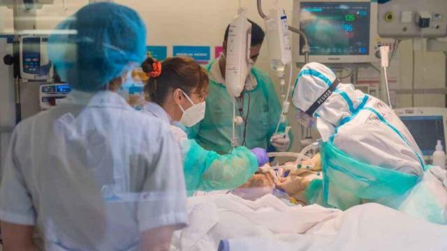 La mujer tenía 90 años y no se había vacunado.