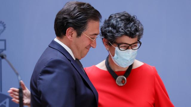 José Manuel Albares, en la ceremonia de traspaso de la cartera de Extreriores, con su predecesora, Arancha González Laya.