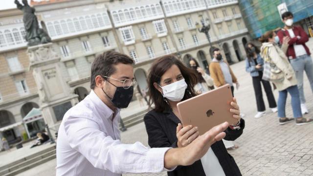 Inés Rey prueba la app de Emilia Pardo Bazán.