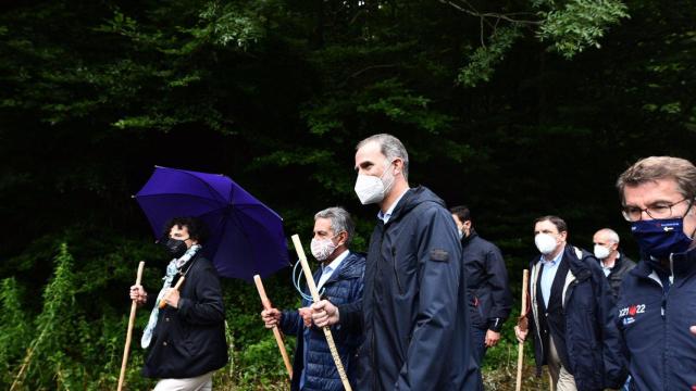 Feijóo, junto al Rey Felipe V, recorrió hoy el Alto de Ibañeta.