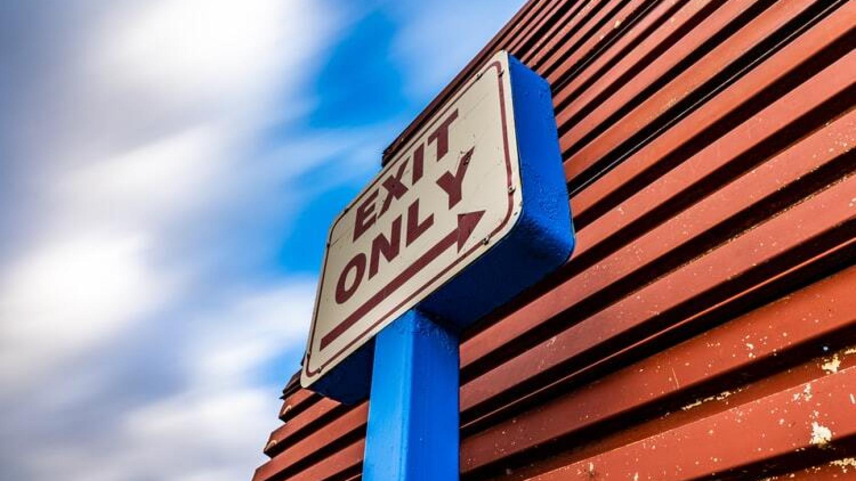 Un cartel de salida.