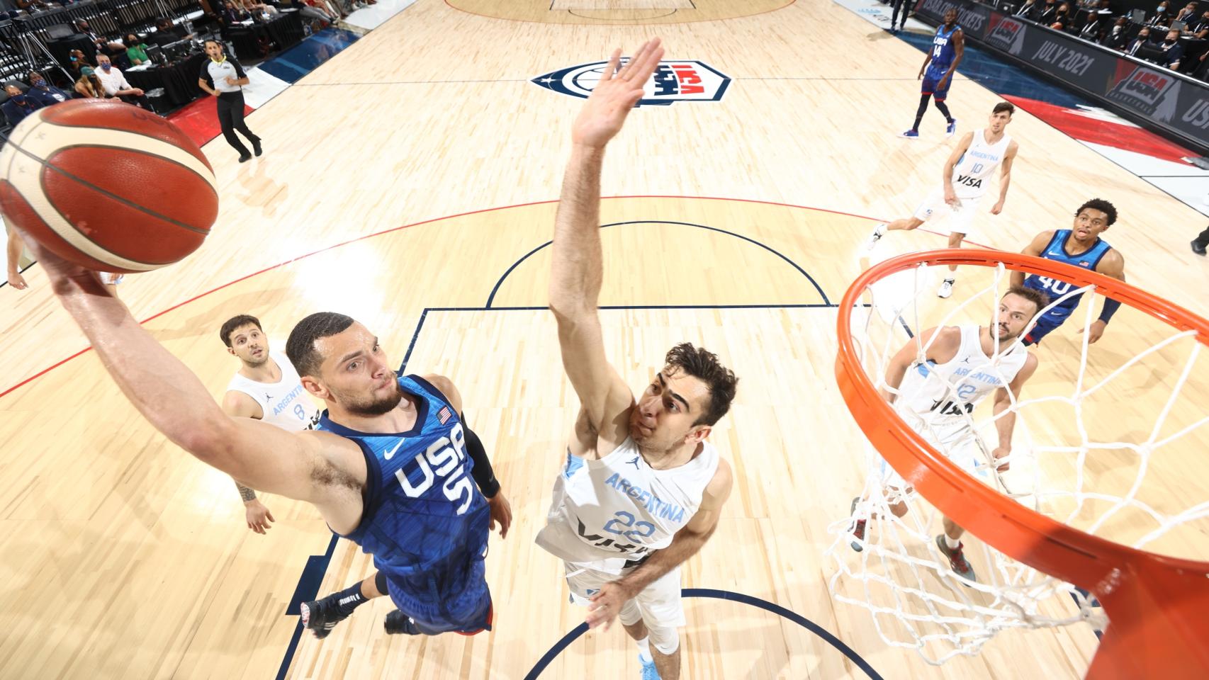 Zach LaVine haciendo un mate
