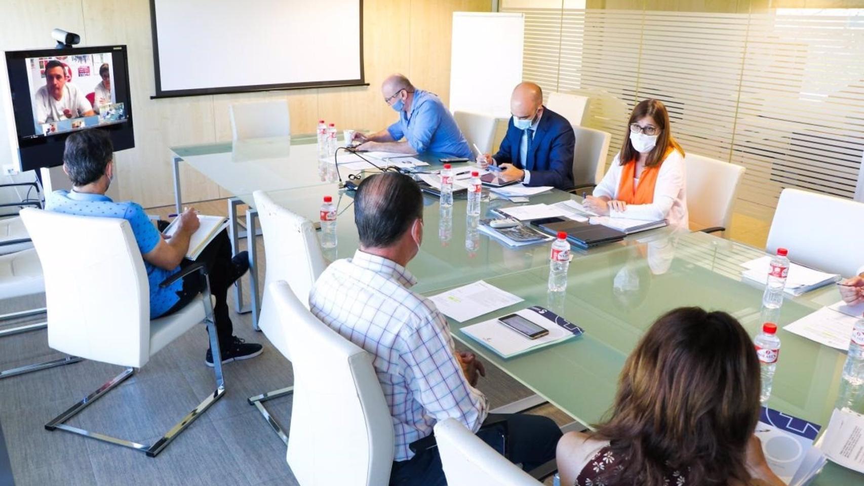 Reunión de la Mesa Sectorial de las Instituciones Sanitarias del SESCAM (Foto: JCCM)