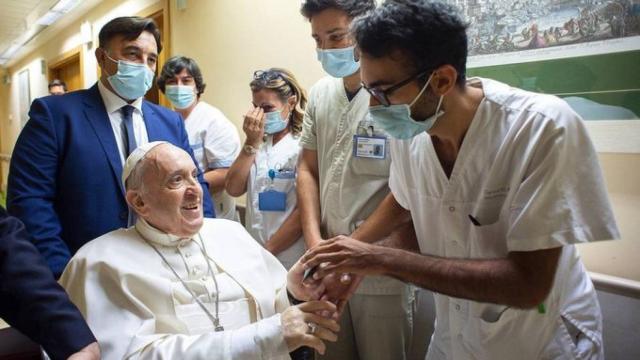 El Papa Francisco recibe el alta.