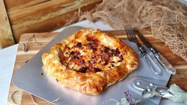 Hojaldre de chorizo, pisto y queso fresco, una receta fácil de aprovechamiento