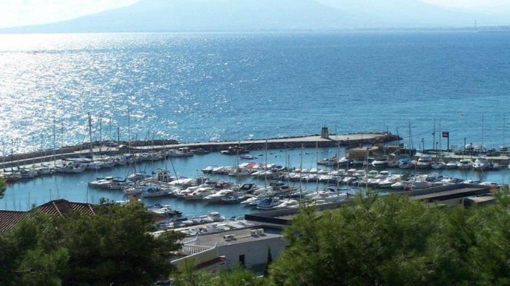 El puerto deportivo El Candado es el lugar perfecto para atracar ese pequeño velero que nos compramos por capricho