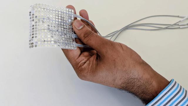 Implante neurológico que recoge los impulsos cerebrales.