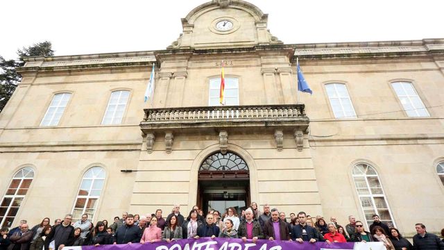 Concentración de repulsa en Ponteareas por la agresión a una mujer por parte de su exmarido