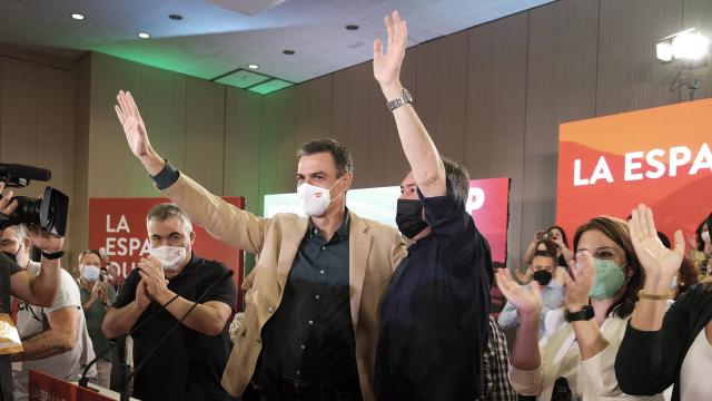 Pedro Sánchez y Juan Espadas este sábado en Sevilla.