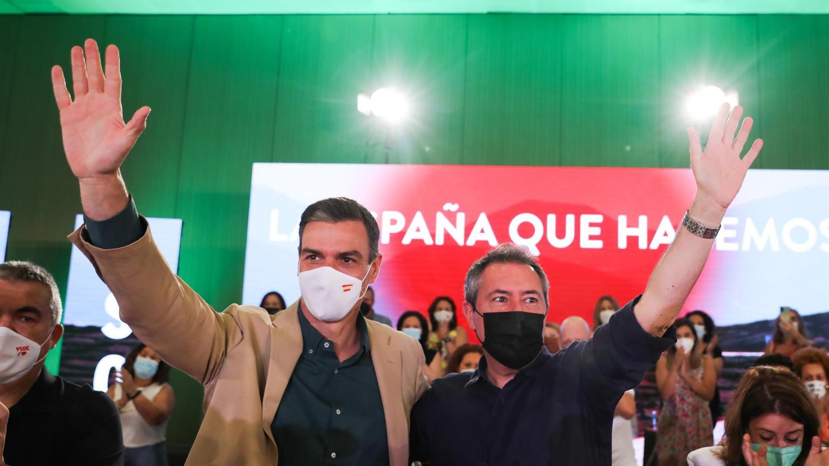 Pedro Sánchez y Juan Espadas este sábado en Sevilla.