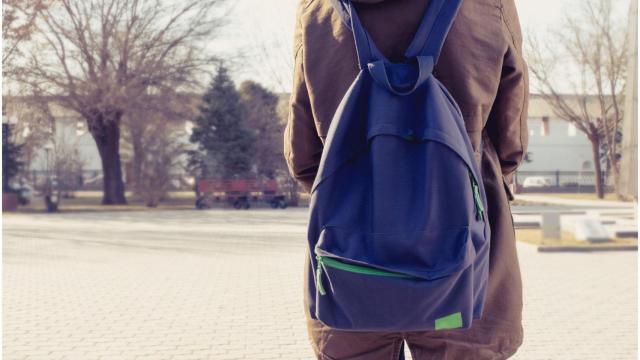 Joven, chico, menor.