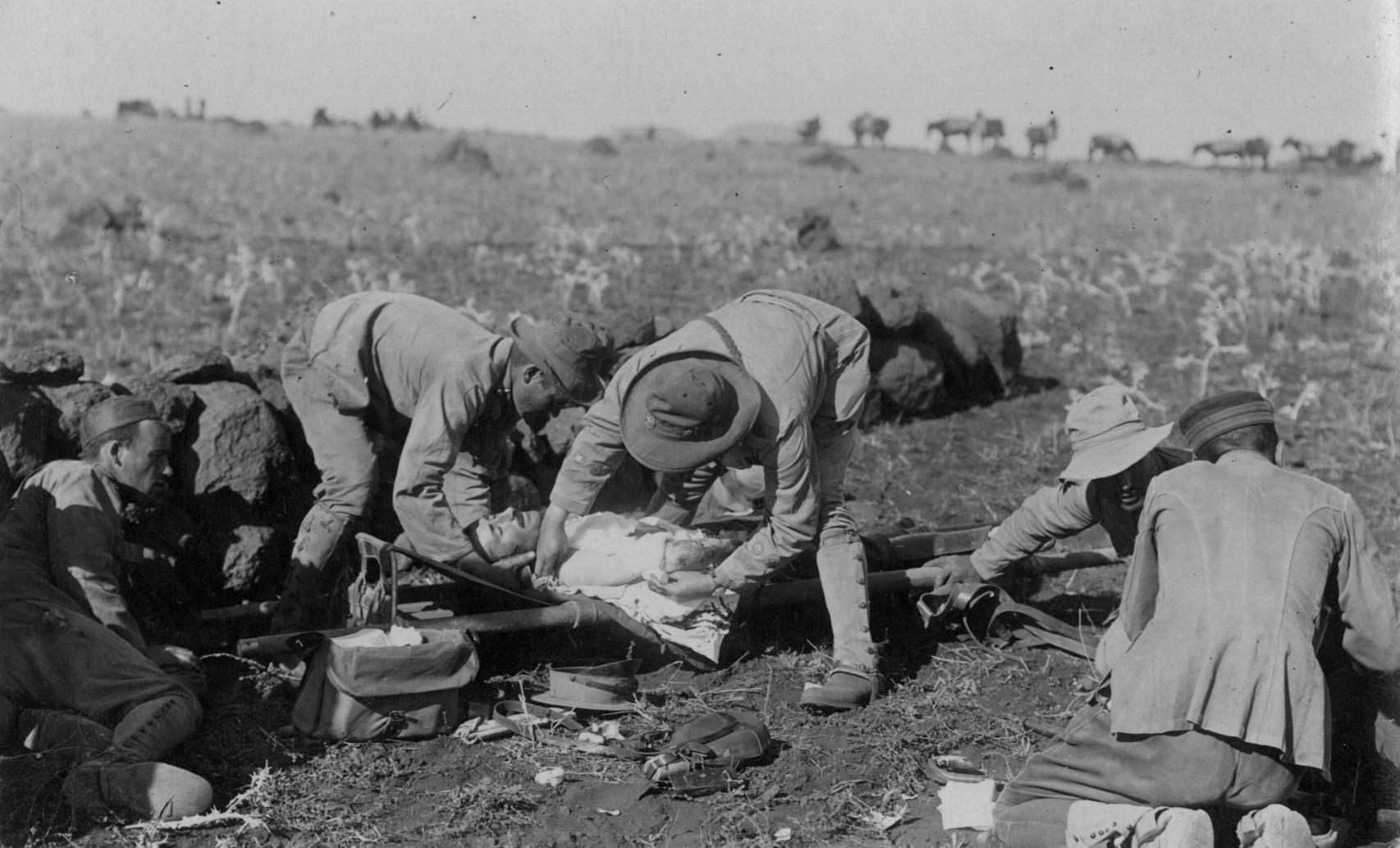 Traslado de un herido desde el frente en 1921