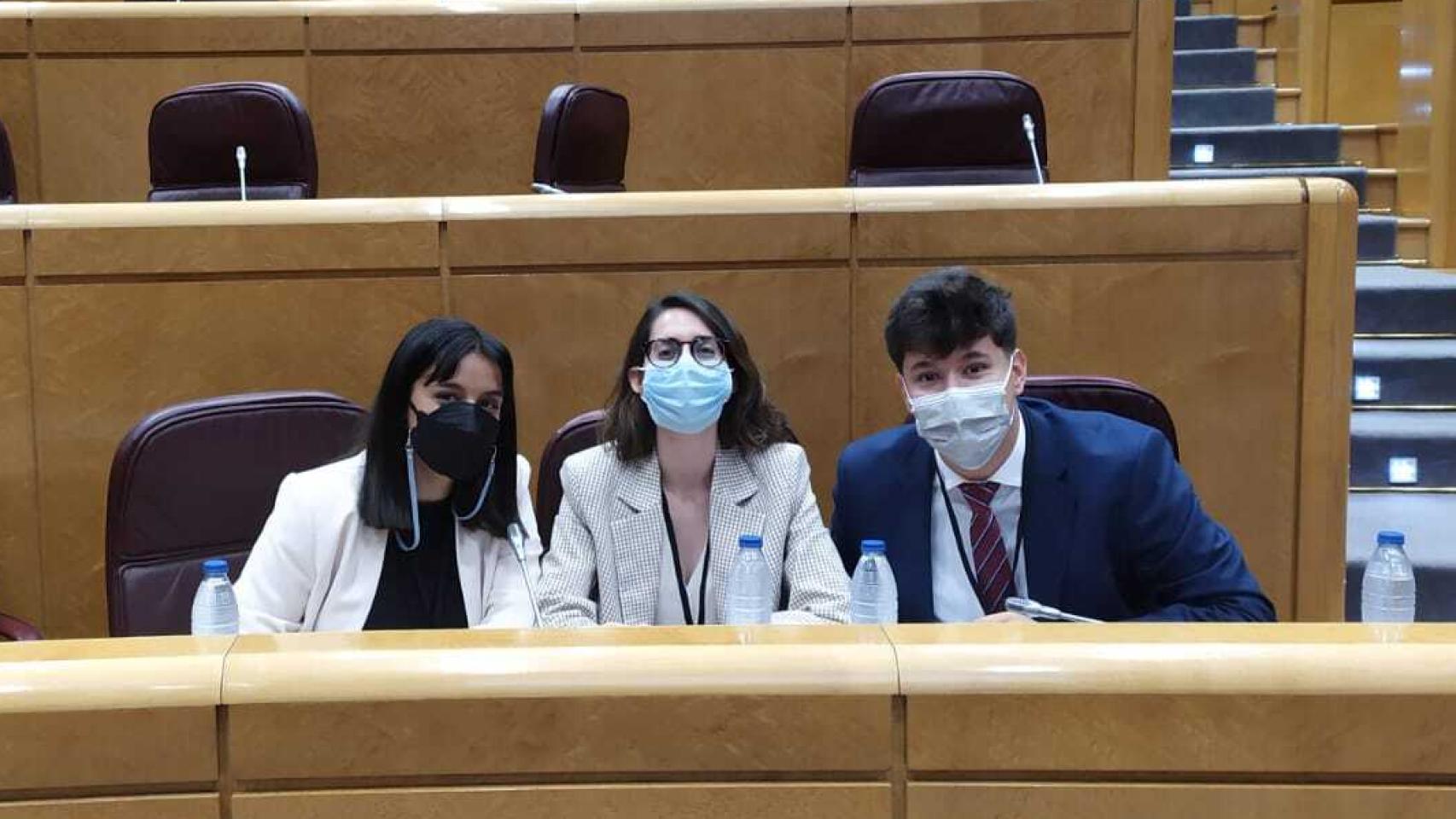 Silvia Escaño (i), Andrea Zurera (c) y Rubén Martín (d)